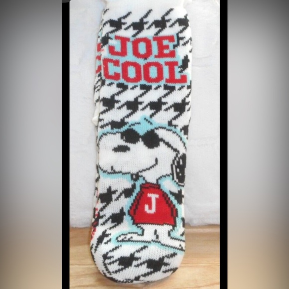 Peanuts Joe Cool Snoopy Houndstooth Sherpa Lined Socks - Picture 2 of 4